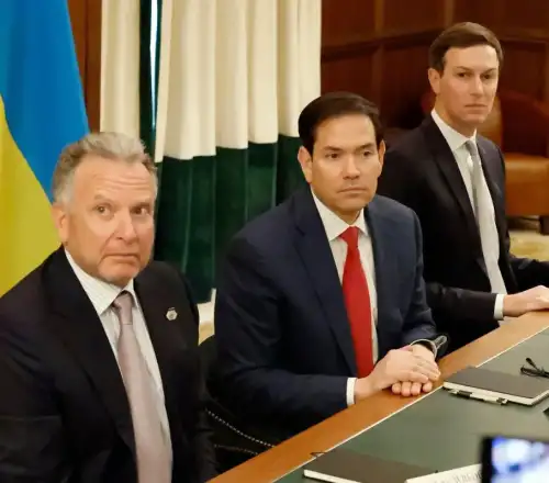 Σε εξέλιξη οι συνομιλίες ΗΠΑ – Ουκρανίας για τον τερματισμό του πολέμου με τη Ρωσία