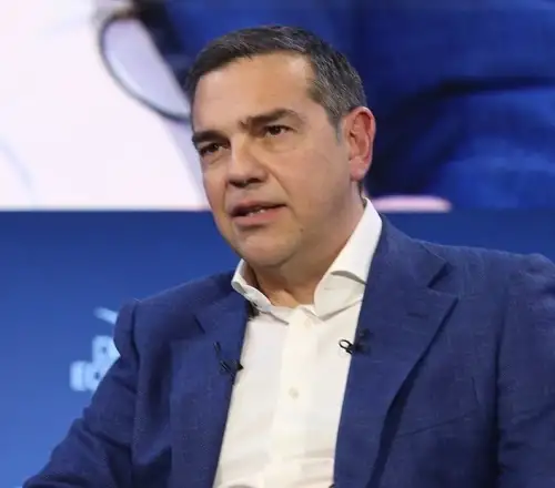 Βρες τα με τη Μέρκελ: Οι άγνωστες συνομιλίες Τσίπρα με Πούτιν, Μεντβέντεφ και Λαγκάρντ στο βιβλίο Ιθάκη