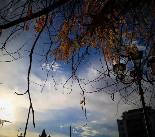 Καλοκαιρία με ημερομηνία λήξης: Έρχεται νέο κύμα κακοκαιρίας – Πότε αναμένονται βροχές και καταιγίδες