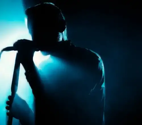 Καταγγελίες για σεξουαλική κακοποίηση: Η θέση του τραγουδιστή που φέρεται να εμπλέκεται