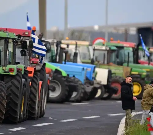 Κλιμακώνονται οι κινητοποιήσεις των αγροτών: Μπλόκα σε πάνω από 110 σημεία
