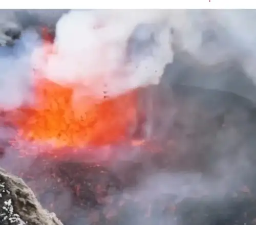 Αίτνα: Εντυπωσιακή έκρηξη με λάβα και τέφρα – Σκιέρ κατέβαιναν τις πίστες δίπλα στο ηφαίστειο