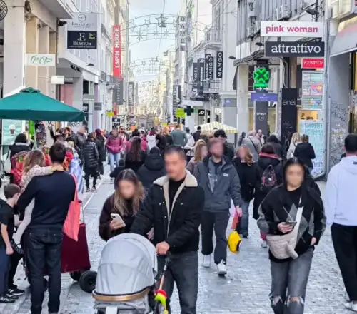 Παραμονή Χριστουγέννων: Μέχρι τι ώρα θα βρείτε ανοιχτά μαγαζιά, σούπερ μάρκετ και λαϊκές αγορές