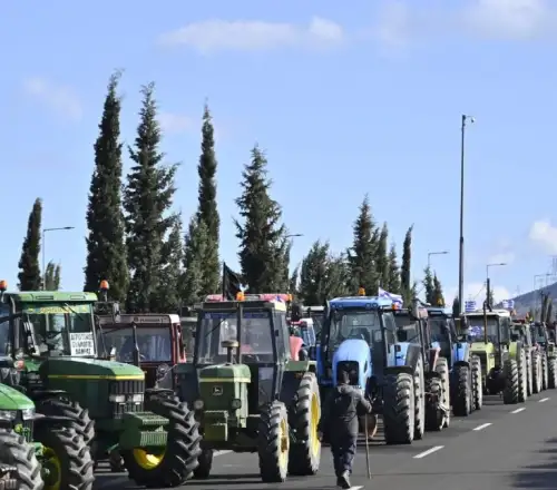Αγρότες: Μεγάλη αποχώρηση από τα μπλόκα – Τέλος στο μπλόκο της Αθηνών-Λαμίας μετά από 53 ημέρες
