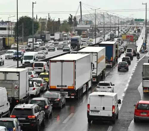 Flyover και στον Κηφισό; Το σχέδιο μαμούθ για να τελειώσει το μαρτύριο των οδηγών και η αποκέντρωση των επιχειρήσεων