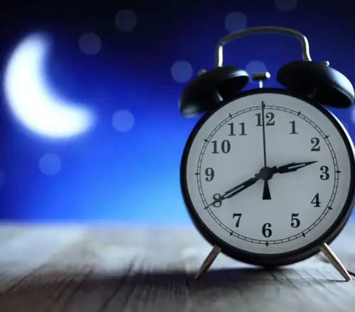 Γιατί ξυπνάς πάντα στις 3 το πρωί; Τι προσπαθεί να σου πει ο οργανισμός σου για την υγεία και το άγχος σου