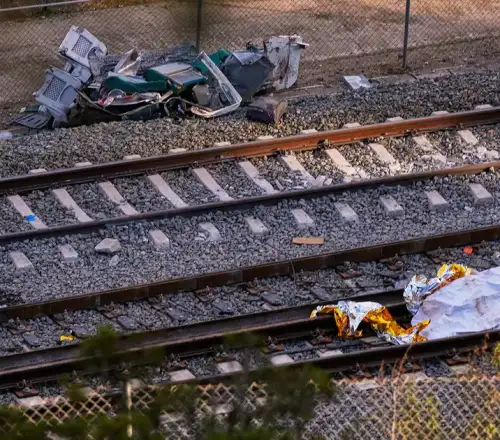 Τραγωδία στην Ισπανία: Εξάχρονο κοριτσάκι περιπλανιόταν μόνο στα συντρίμμια του τρένου – Ξεκληρίστηκε όλη η οικογένειά του