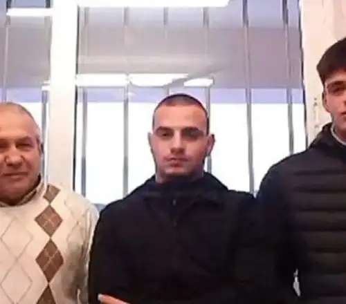 Ήρωες στη Νέα Μάκρη: Τρεις μαθητές μπήκαν στις φλόγες και έσωσαν ηλικιωμένους