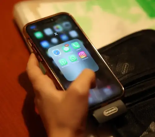 Απαγόρευση στα social media για ανηλίκους: Προστασία ή περιορισμός;