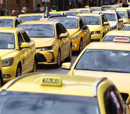 Απεργία Ταξί: Χωρίς υπηρεσίες Αθήνα και Θεσσαλονίκη – Όλες οι εξελίξεις και οι κινητοποιήσεις