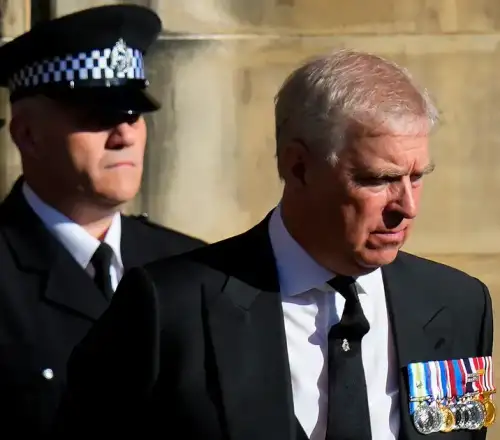 «Ο νόμος πρέπει να εφαρμοστεί»: Σοκ στη Βρετανία από τη σύλληψη του Άντριου την ημέρα των γενεθλίων του