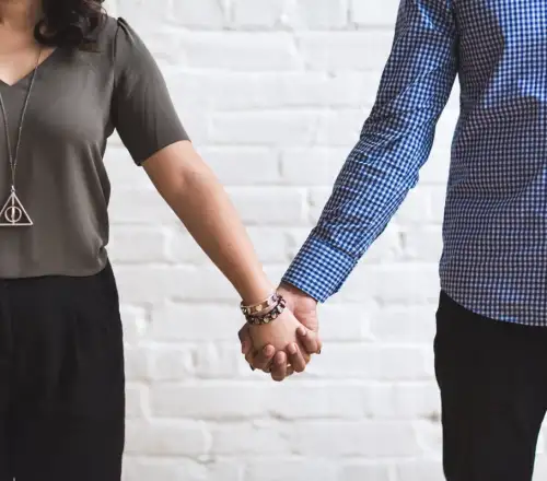 Τέλος στο «συζυγικό καθήκον»: Η ιστορική απόφαση της Γαλλίας και τι ισχύει πραγματικά στην Ελλάδα