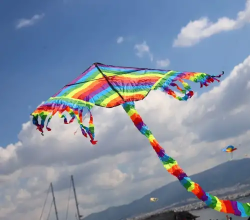 Καιρός - Το τριήμερο των δύο προσώπων: Από τις καταιγίδες στο πέταγμα του χαρταετού