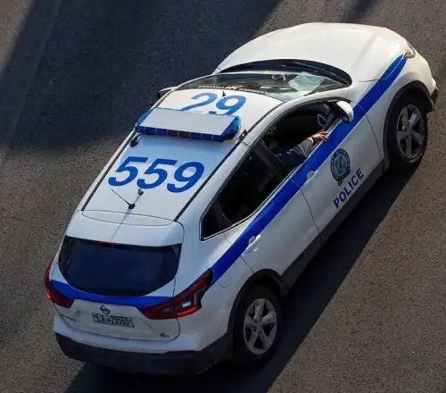 Θρίλερ στη Βούλα: 55χρονος βρέθηκε νεκρός με τραύματα από μαχαίρι – Όλα τα ενδεχόμενα ανοιχτά