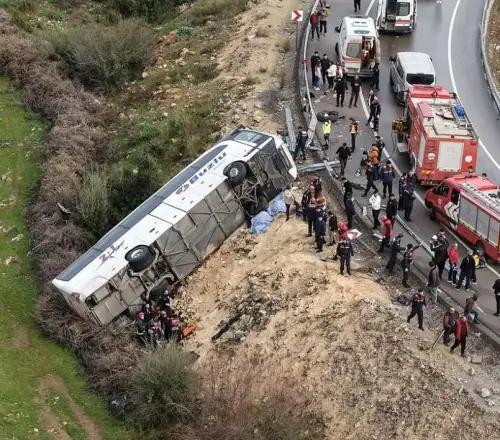 Τραγωδία στην Τουρκία: Φρικτό τροχαίο με ανατροπή λεωφορείου – 9 νεκροί και δεκάδες τραυματίες