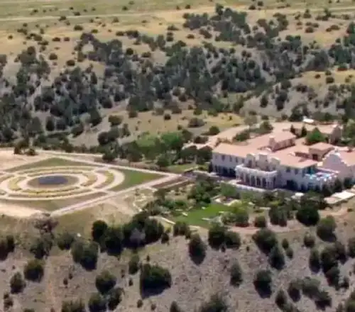 Τζέφρι Έπσταϊν: Οι ανατριχιαστικές αποκαλύψεις για το «Zorro Ranch» που παγώνουν το παγκόσμιο