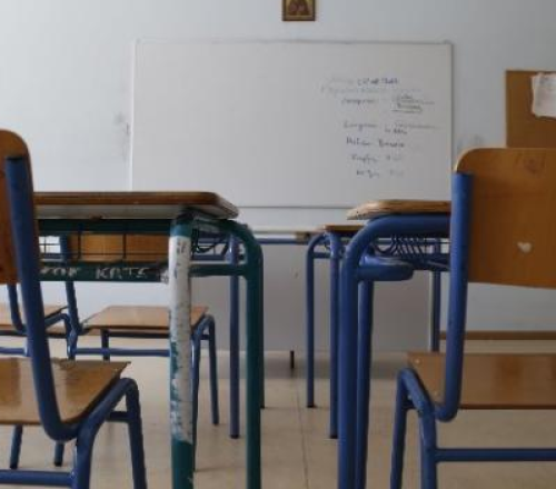 Μαρούσι: Ανήλικοι πεταξαν κροτίδες και αυγά σε μαθητές γυμνασίου – Τραυματίστηκε καθηγήτρια