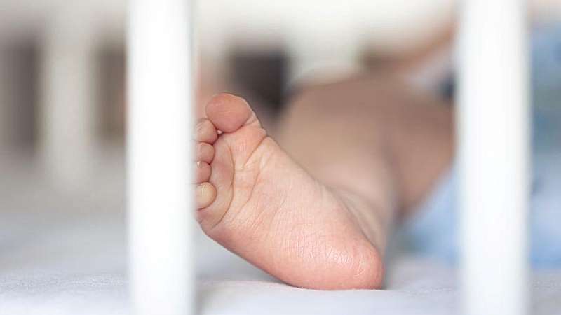 Ηράκλειο: Το μωρό είναι μία μελανιά ολόκληρο, αποκαλύπτει η γιαγιά του βρέφους που κακοποιήθηκε