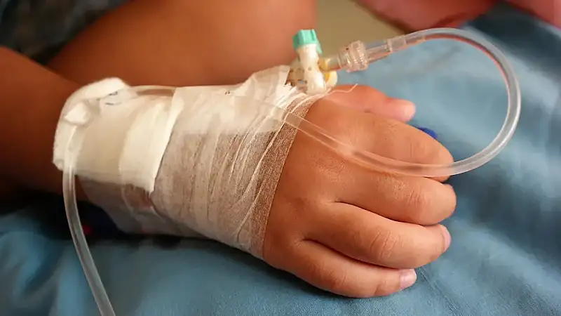 Ανησυχία για τον παρβοϊό που κόστισε τη ζωή σε κοριτσάκι 3,5 ετών – «Δεν μεταδίδεται όταν εκδηλωθεί το εξάνθημα»