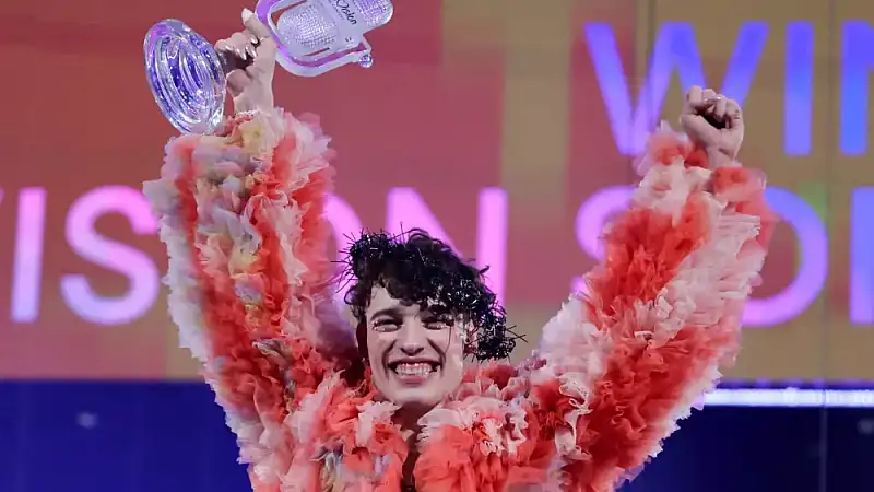 Eurovision 2024: Αυτό είναι το Nemo της Ελβετίας – Το πρώτο non binary άτομο που σηκώνει και... σπάει το τρόπαιο!