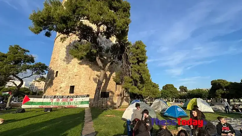 Θεσσαλονίκη: «Λευτεριά στην Παλαιστίνη!» – Φοιτητές στήνουν αντίσκηνα στον Λευκό Πύργο