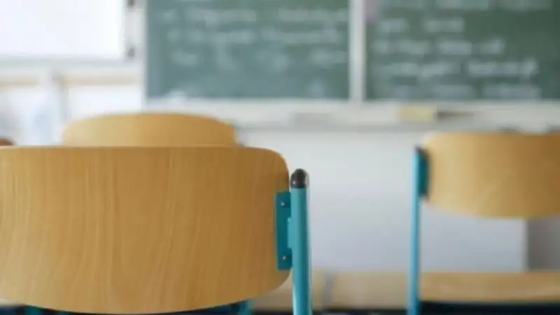 Ερμιόνη: Μαζικά κρούσματα γαστρεντερίτιδας σε Γυμνάσιο – Προληπτικό κλείσιμο και έλεγχοι από τον ΕΟΔΥ