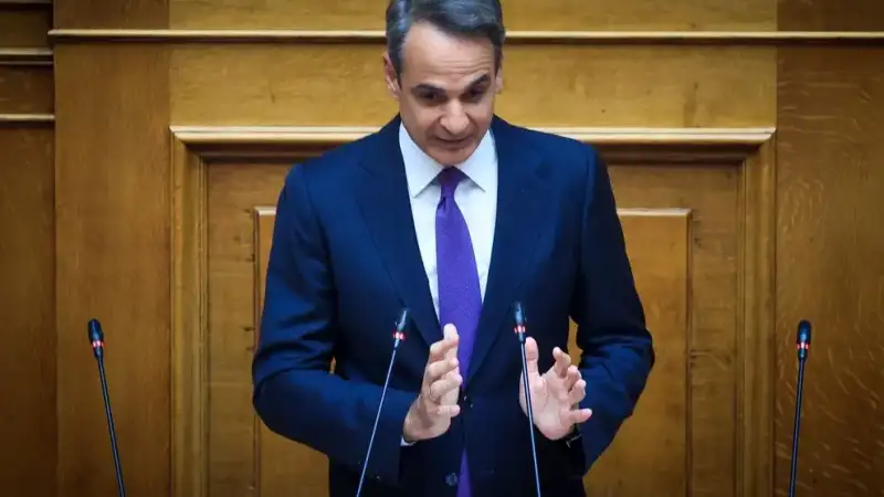 Επεισόδιο στη Βουλή με τη Ζωή Κωνσταντοπούλου: Οι φωνές την ώρα της ομιλίας Μητσοτάκη, το καρφί και οι καρδούλες