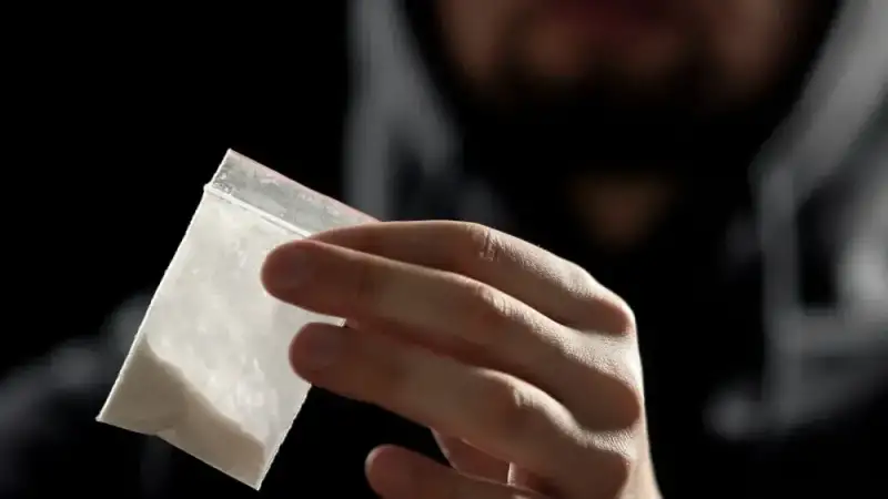 Κύκλωμα διακίνησης ναρκωτικών σε σχολεία: Πώς στρατολογούσαν μαθητές, οι άγριες τιμωρίες και τα ψευδώνυμα