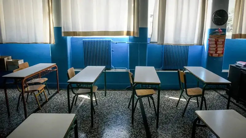 Μαζικά απειλητικά email για βόμβες σε 35 σχολεία της Αττικής