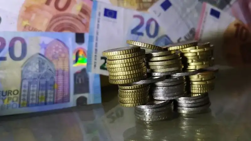 Ποιοι συνταξιούχοι κερδίζουν περισσότερο: Αυξήσεις, κατάργηση προσωπικής διαφοράς και επίδομα 250 ευρώ