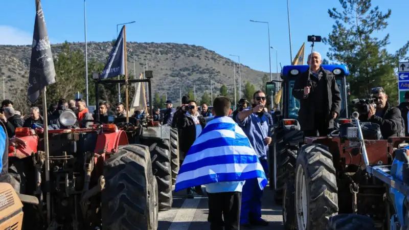 Μπλόκα και κλειστοί δρόμοι από σήμερα: Πώς διαμορφώνεται το σκηνικό για τις μετακινήσεις της Πρωτοχρονιάς