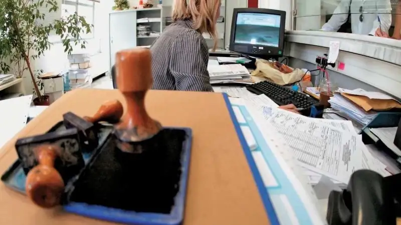 Δημόσιο: Προσλήψεις, αυξήσεις και στοχευμένα επιδόματα για ενίσχυση του ανθρώπινου δυναμικού