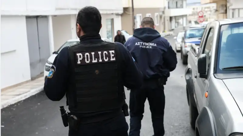 Επιχείρηση ΕΛ.ΑΣ. στην Κρήτη: Εγκληματική οργάνωση πίσω από ναρκωτικά, όπλα και εκβιασμούς