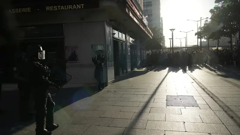 Η Γαλλία παραλύει: Μαζικές απεργίες, κλειστά μνημεία και προβλήματα στις μετακινήσεις