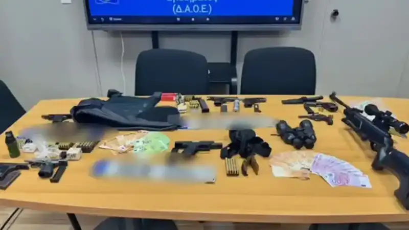 Δολοφονία Λάλα: Τέσσερις οι συλλήψεις – Όπλα, λίρες και κοκαΐνη στα ευρήματα