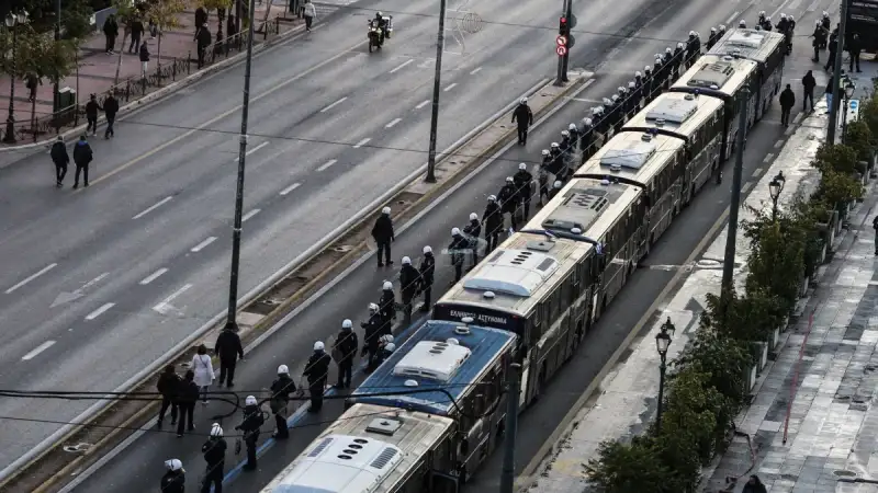 Πολυτεχνείο 2025: «Φρούριο» η Αθήνα με 5.000 αστυνομικούς, drones και κλειστούς σταθμούς Μετρό