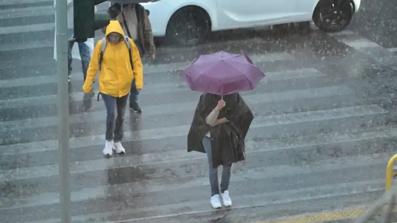 Έντονη κακοκαιρία το επόμενο 48ωρο: Ποιες περιοχές «βυθίζονται» στις βροχές