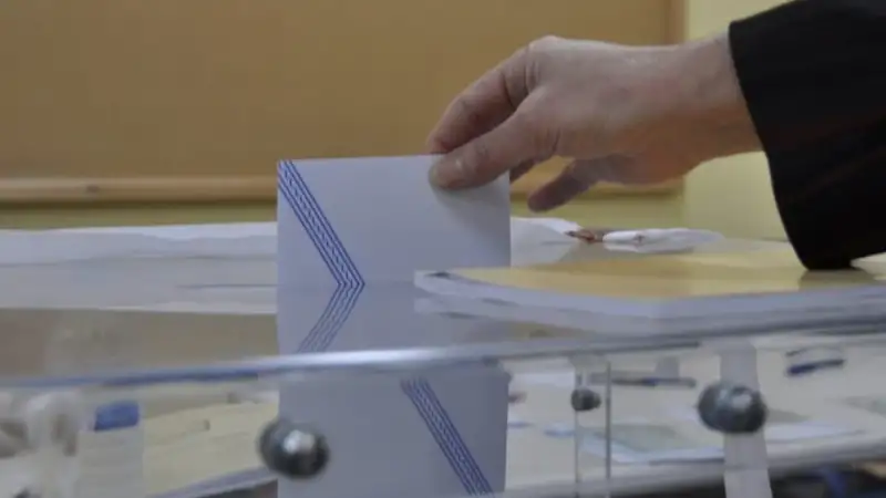 Δημοσκόπηση MRB: Ακρίβεια και ΟΠΕΚΕΠΕ πληγώνουν την κυβέρνηση – Στο 24% η αδιευκρίνιστη ψήφος