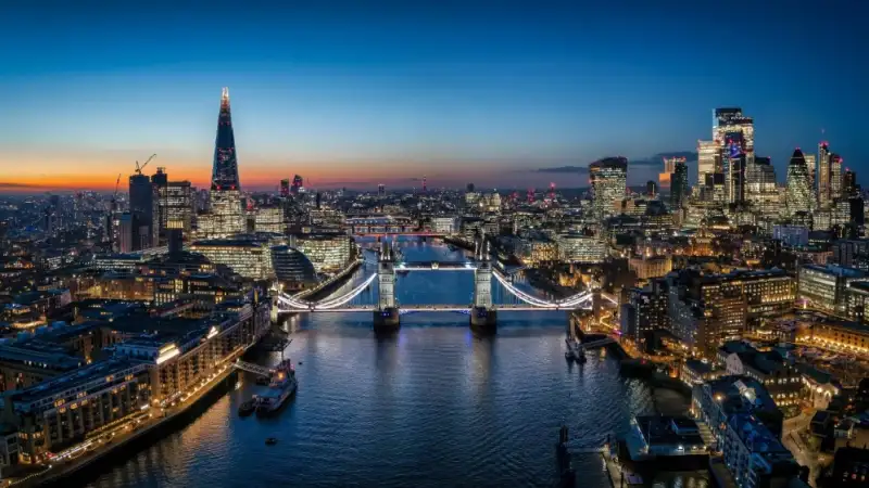 Forbes: Αυτές είναι οι καλύτερες πόλεις του κόσμου για να ζεις. Η θέση της Αθήνας