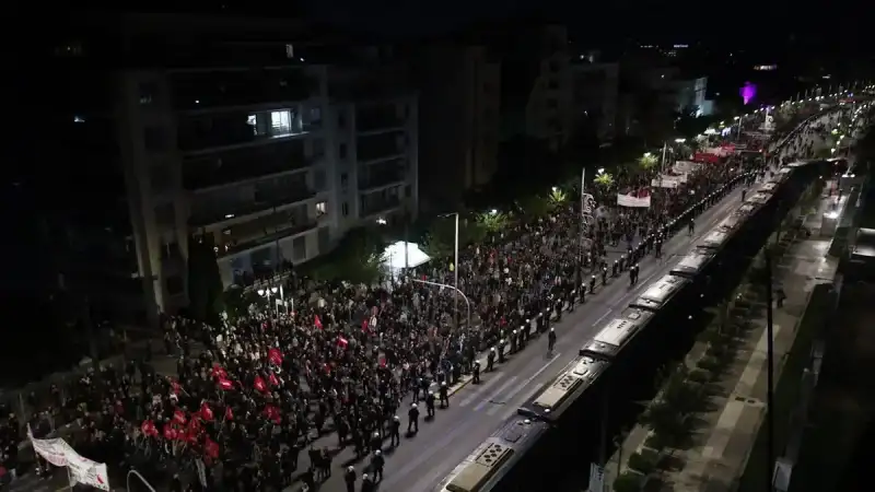 Πολυτεχνείο 2025: Ολοκληρώθηκε η πορεία – 43 προσαγωγές, 11 συλλήψεις και ισχυρά μέτρα ασφαλείας