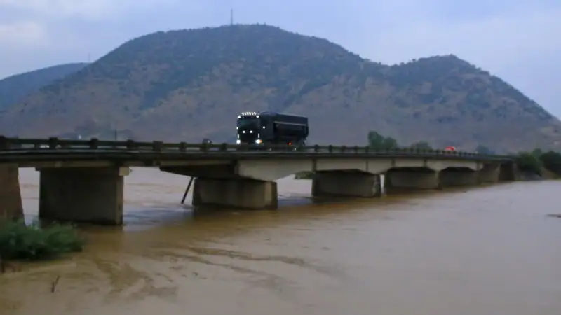 Κακοκαιρία Byron: Συναγερμός στη Θεσσαλία –Ήχησε το 112 για εκκένωση της Υπέρειας, σε ετοιμότητα ακόμη 5 οικισμοί