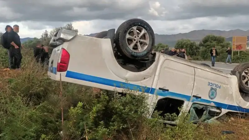 Κρήτη: Διώξεις για εγκληματική οργάνωση στους αγρότες που επιτέθηκαν σε αστυνομικούς και έσπασαν περιπολικά