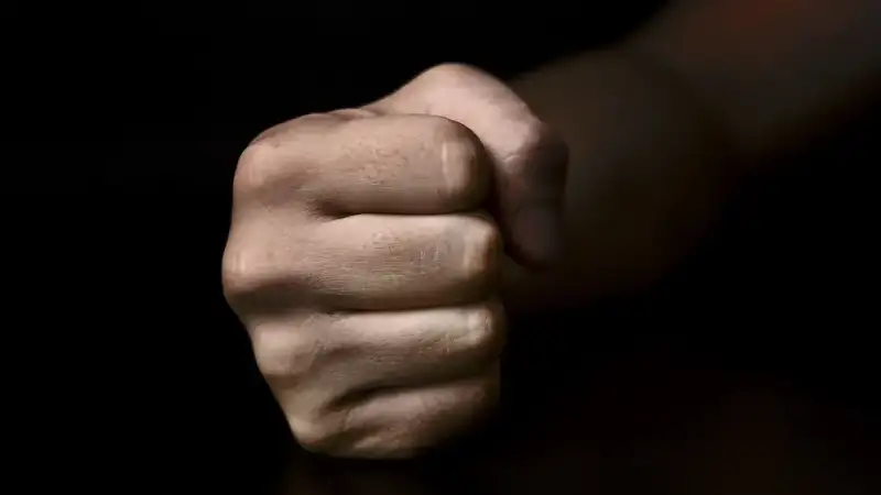 Σοκ σε αγώνα βόλεϊ στο Ωραιόκαστρο: Δύο άνδρες επιτέθηκαν σε 13χρονο επειδή χτυπούσε τύμπανο