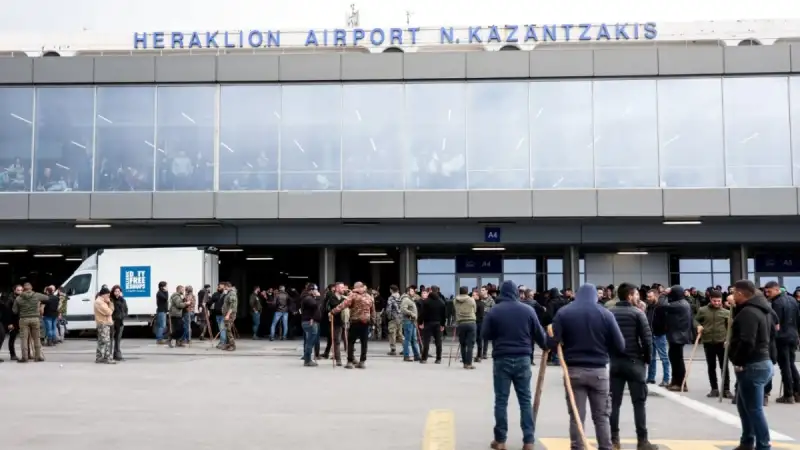 Μπλόκα αγροτών στην Κρήτη: Άνοιξαν ξανά τα αεροδρόμια σε Ηράκλειο και Χανιά – Τι ισχύει για τις πτήσεις