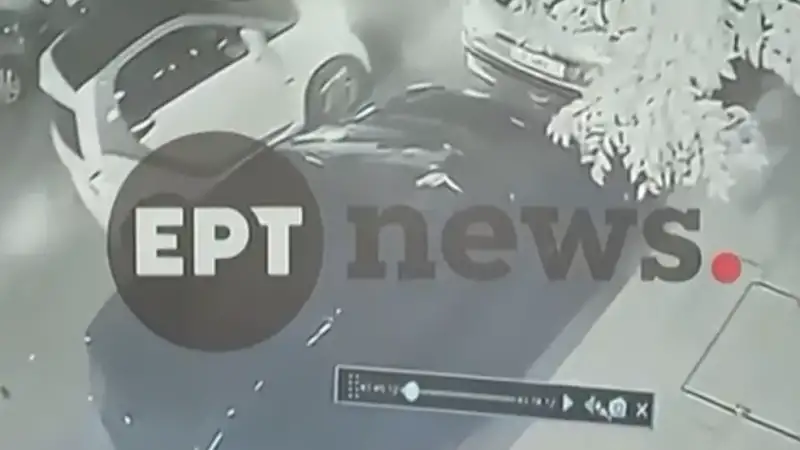 Καλλιθέα: Καρέ–καρέ η στιγμή πριν το τροχαίο με εγκατάλειψη 17χρονου. Στη δημοσιότητα το όχημα που τον παρέσυρε