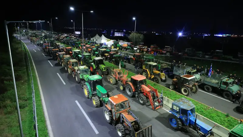 Κλιμακώνονται οι αγροτικές κινητοποιήσεις: Αποκλεισμοί σε Μάλγαρα και τελωνείο Ευζώνων