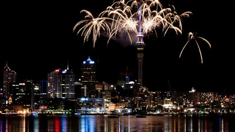 Νέο έτος στον πλανήτη: Κιριμπάτι, Νέα Ζηλανδία και Αυστραλία άνοιξαν το 2026