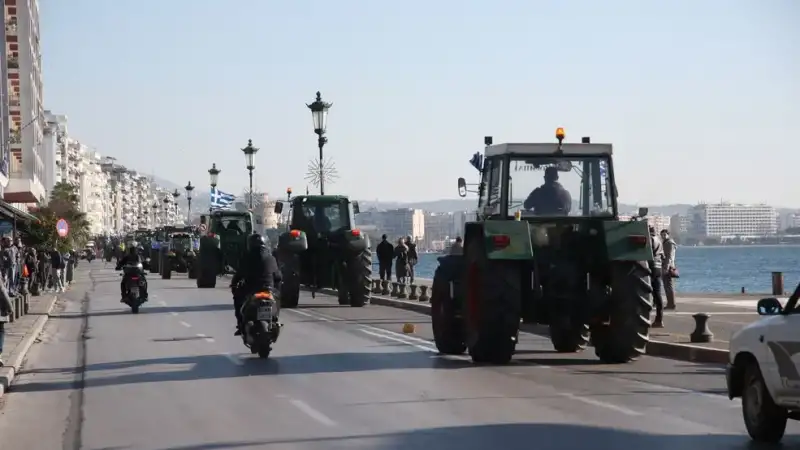 Αγροτικές κινητοποιήσεις: Στο τραπέζι η πρόσκληση Μητσοτάκη, στη Νίκαια η κρίσιμη απόφαση για κλιμάκωση ή διάλογο