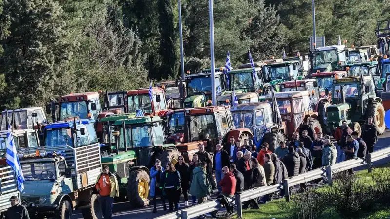 Στα μπλόκα και τα Χριστούγεννα οι αγρότες: Κλείνουν σήμερα τις σήραγγες των Τέμπη – Αλλαγές στην κυκλοφορία