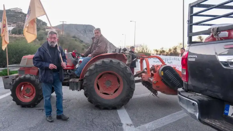 Σφίγγουν τον κλοιό οι αγρότες: Πολύωρα μπλόκα σήμερα σε Ευζώνους, Νίκη, Προμαχώνα και Εξοχή